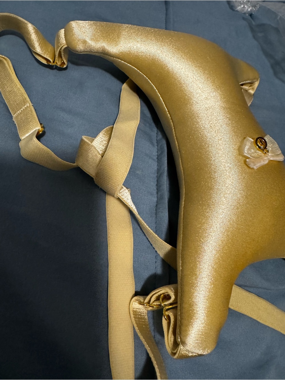 Intimia Breast Pillow - Gold - Picture 4 of 8